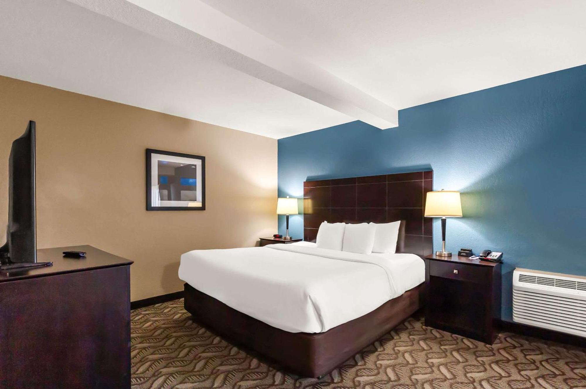 Comfort & I-55 Hotel 2*