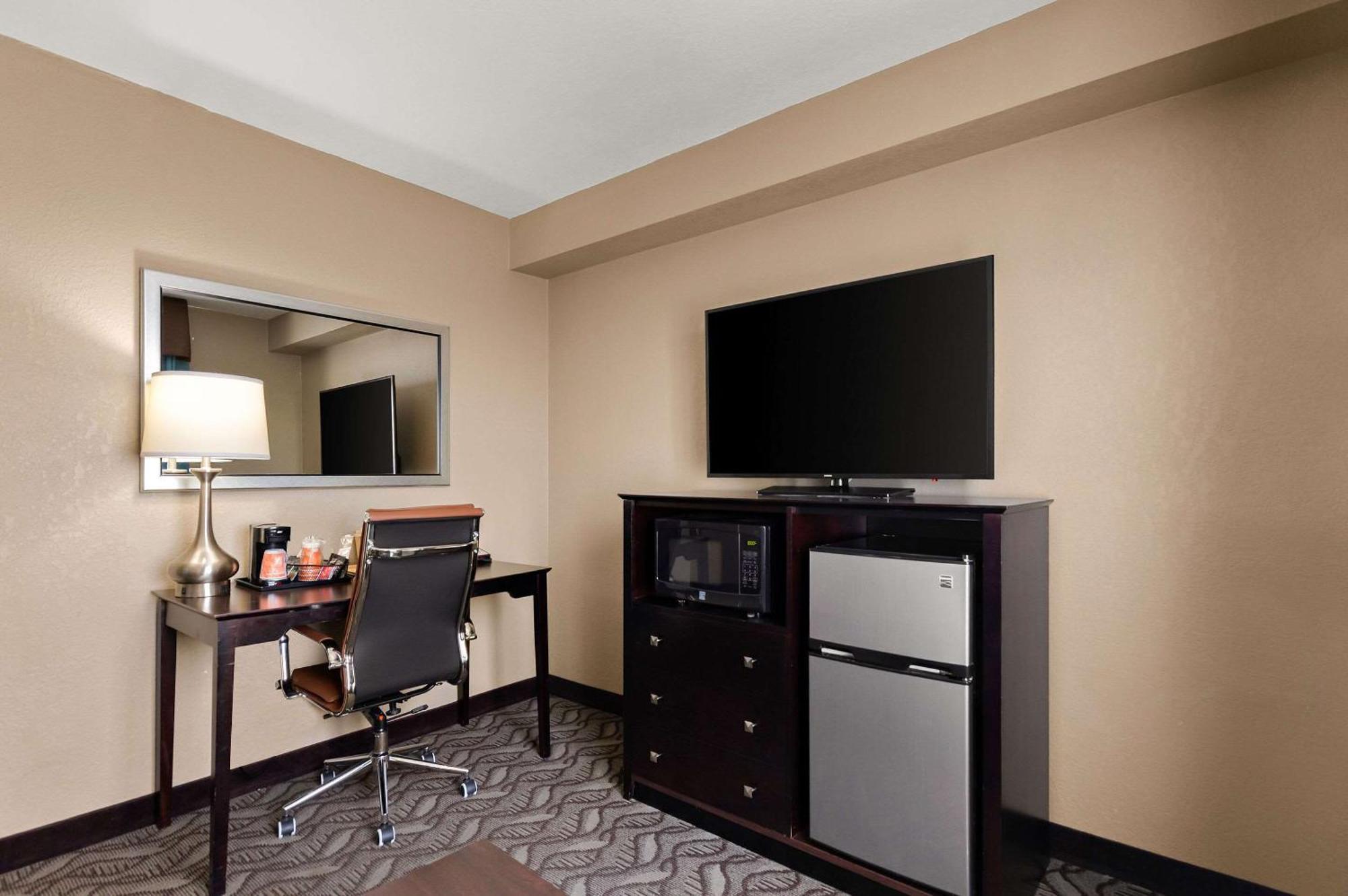 Comfort & I-55 Hotel Springfield